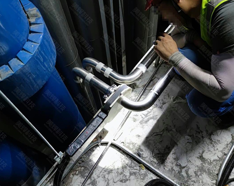 封闭式管管焊接设备应用于浙江杭州制药行业管道安装项目(图1)