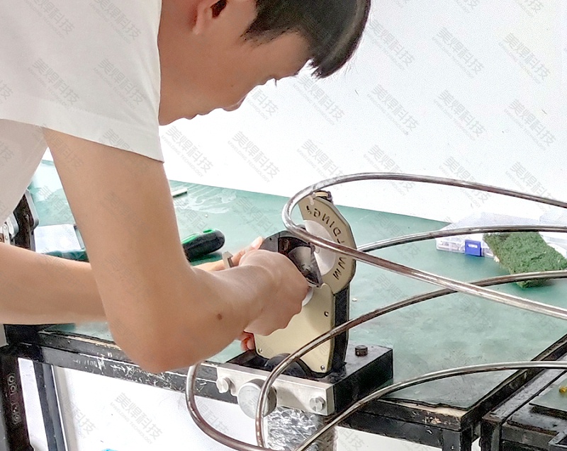 封闭式不锈钢管道焊接设备应用于不锈钢细长管路焊接