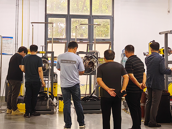 金秋九月,共鉴美焊匠心 —— 上海美焊生产车间迎来客户探访(图3) c95065da7031d45d7dfbe263e548a70c.jpg