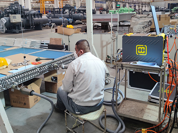 美焊换热器U形管焊机，一键式操作，一人可同时操作2台设备！