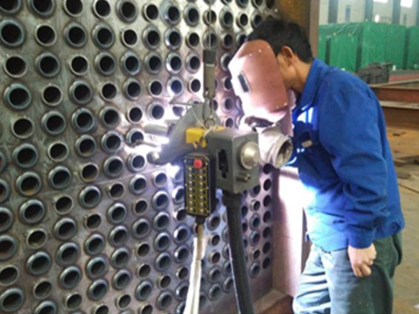 越来越多的全位置管板焊机应用于管式换热器行业